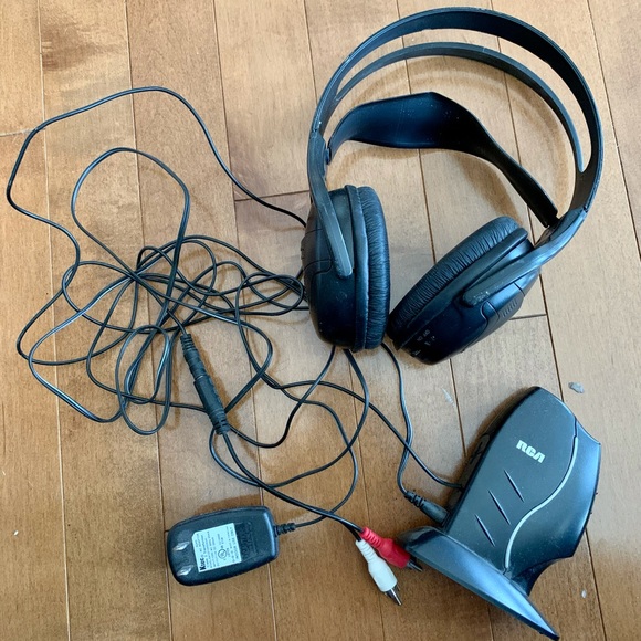 RCA wireless headphones Includes 3.5mm input jack to 2 RCA plugs.online manual - Picture 2 of 2